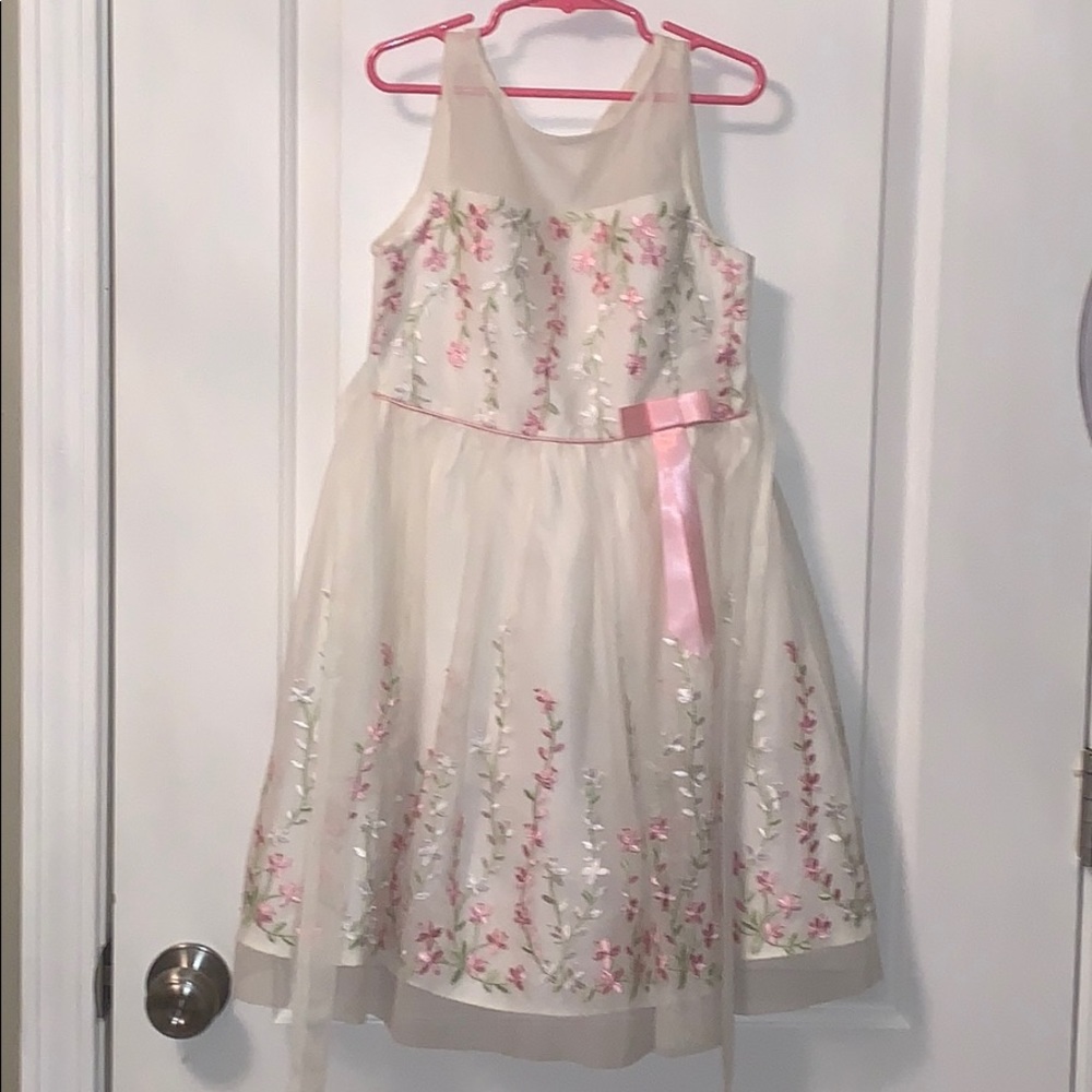 🌸Beautiful Embroidered Flower Dress 🌸